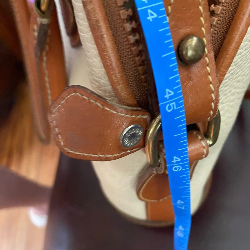 Dooney & Bourke cream leather purse - Picture 7 of 10